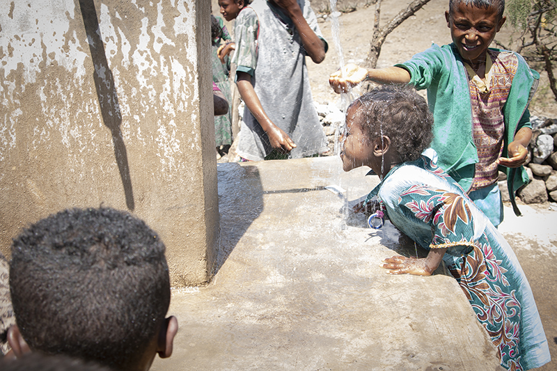 Ethiopian children drinking and washing